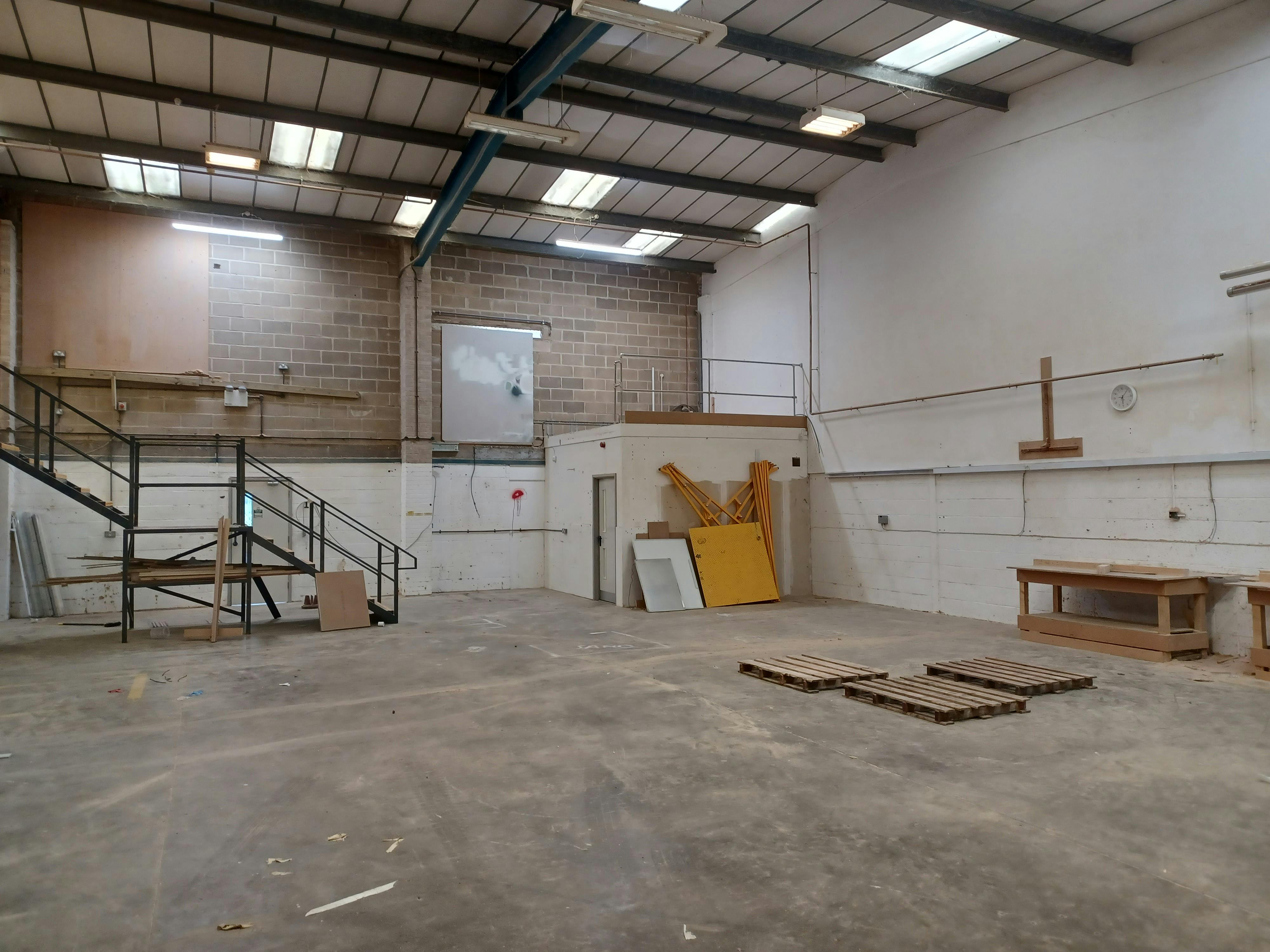 Industrial Unit in Newbury - photo 4