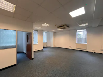 Ardenham Court, Aylesbury, Office To Let - 20260909_151631329_iOS.jpg