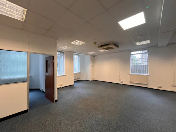 Ardenham Court, Aylesbury, Offices To Let - 20260909_151631329_iOS.jpg