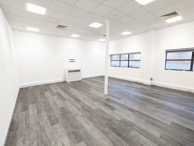 Unit 3, Borehamwood, Office To Let - PXL_20251127_132021621.jpg