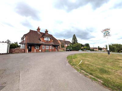 The Royal Oak, Guildford, Pub / Retail To Let / For Sale - 1000029828.jpg