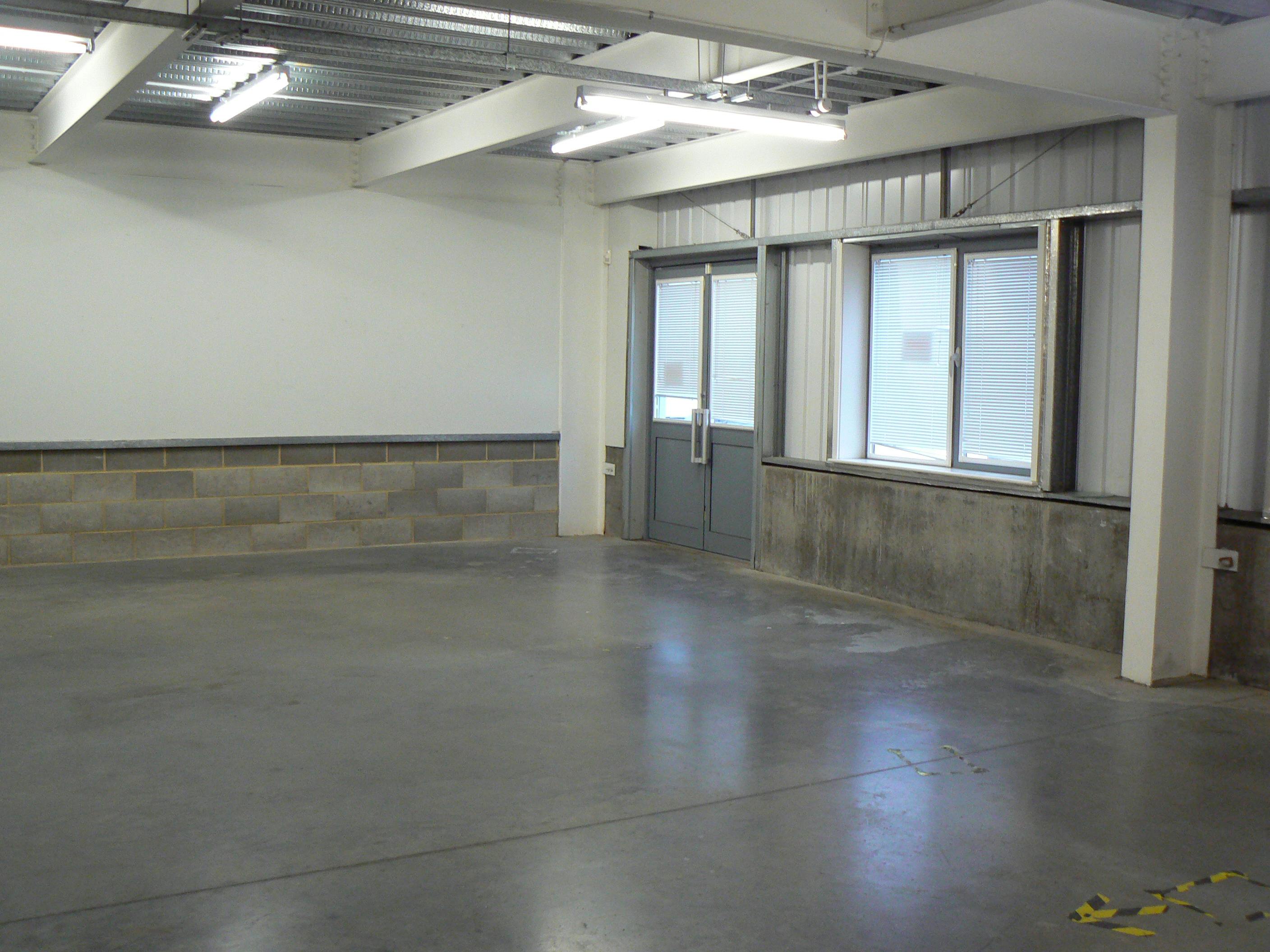 Unit 1, Wokingham Commercial Centre, Wokingham, Industrial / Offices To Let - P1050308.JPG