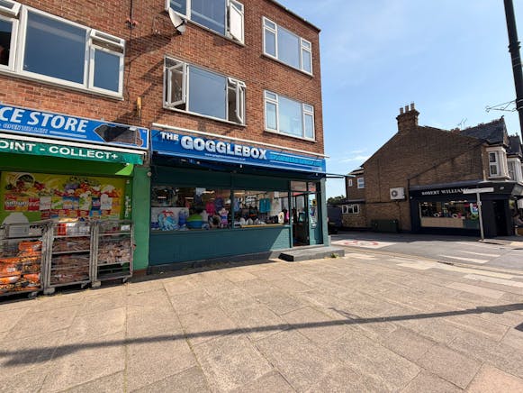 88 Rectory Grove, Leigh-on-Sea, Retail To Let - 84ded9c2-23de-42ab-bb08-d511ec4271ef.jpg