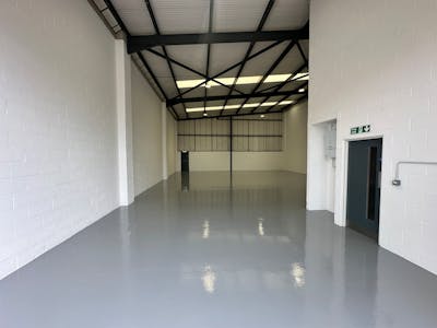Unit 11  Airlinks Industrial Estate, Heston, Heathrow, Warehouse To Let - 11 Airlinks - Warehouse 2.JPG