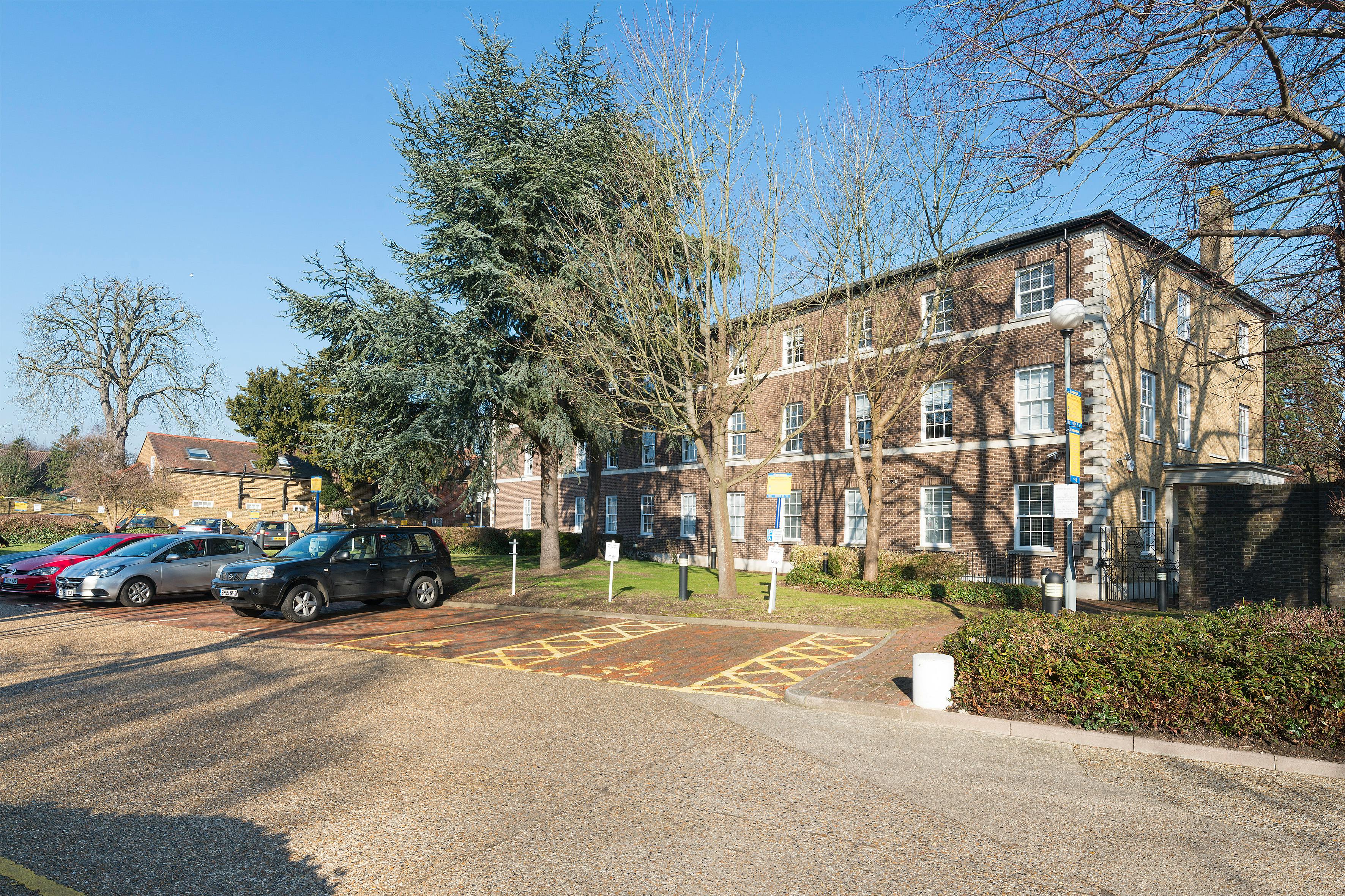 Office in Staines - photo 2