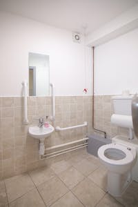 Hyde Square, Dublin 8, Office To Let - W.C.jpg