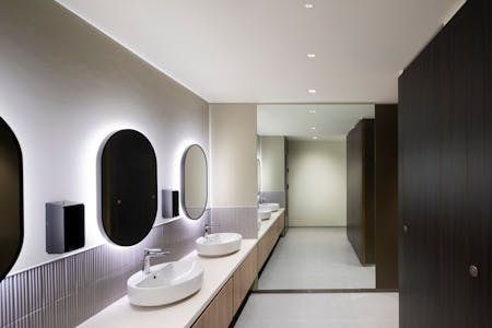 200 Aldersgate Street, Barbican, Farringdon, Office To Let - WC Refurbishment