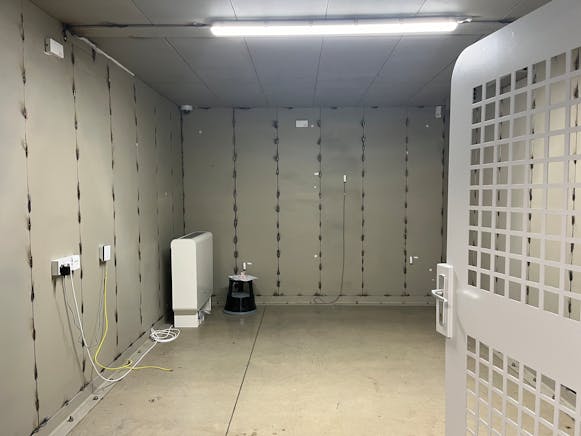 Modern Warehouse, Unit 5 Century Court, Aylesbury, Industrial To Let - IMG_1081.JPG