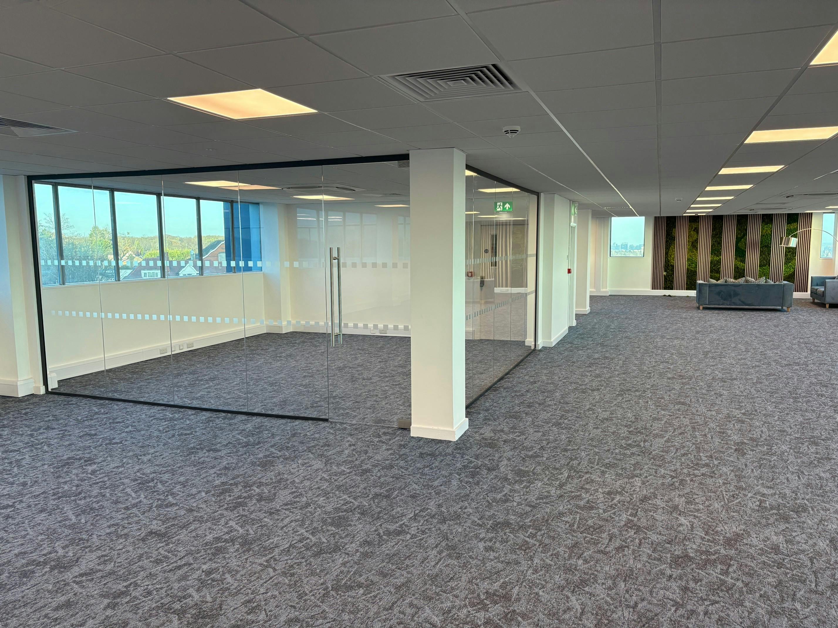 Office in Oldbury - photo 3