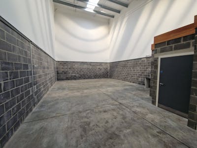 Unit 11, Portsmouth, Industrial / Trade Counter / Warehouse To Let - 20250109_110743.jpg