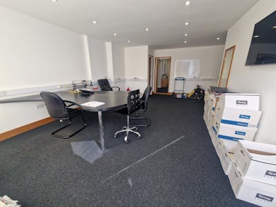 25 London Road, Waterlooville, Leisure / Office / Retail To Let - 20250925_105621.jpg