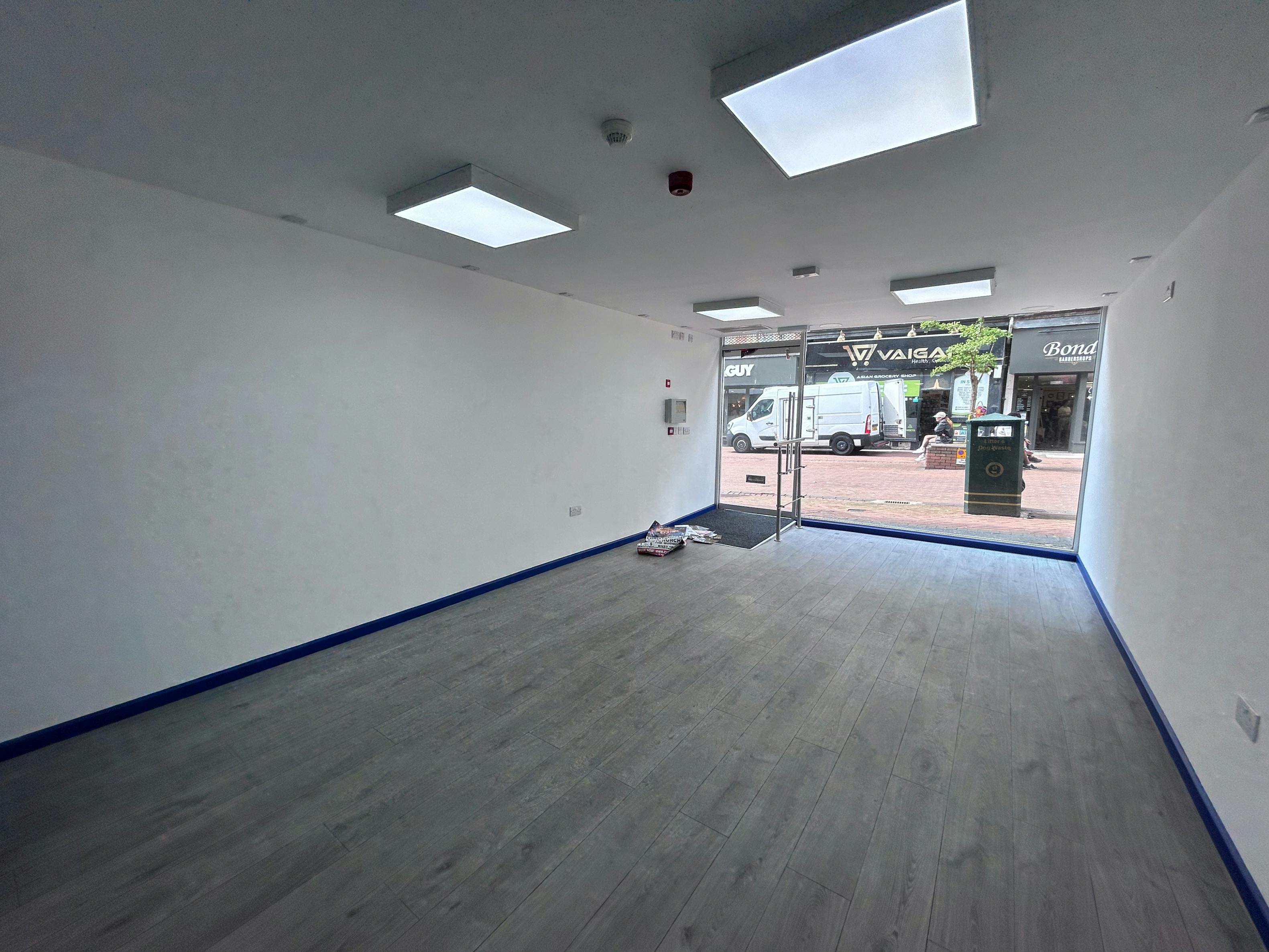 Retail/Shop in Bournemouth - photo 2