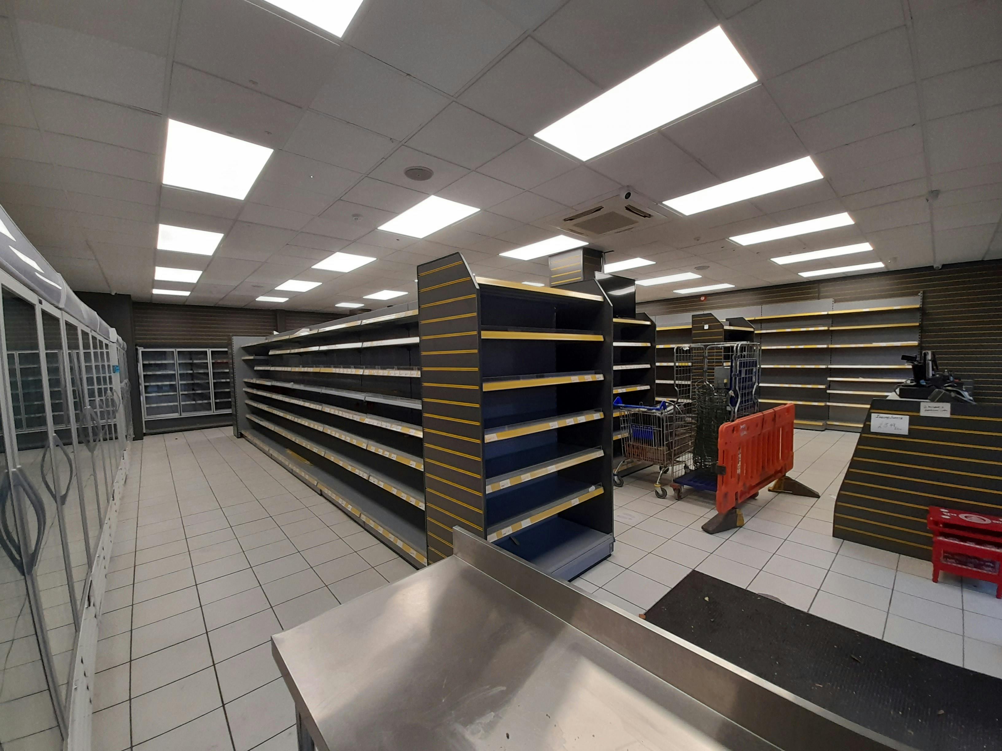 Units 21 & 22, Chineham Shopping Centre, Basingstoke, Retail To Let - 20260113_145232.jpg