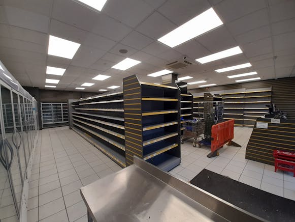 Units 21 & 22, Chineham Shopping Centre, Basingstoke, Retail To Let - 20260113_145232.jpg