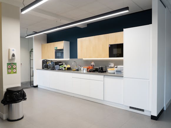 5 Teal Court, Anglo Office Park, Amersham, Offices To Let - DSC04137.jpg