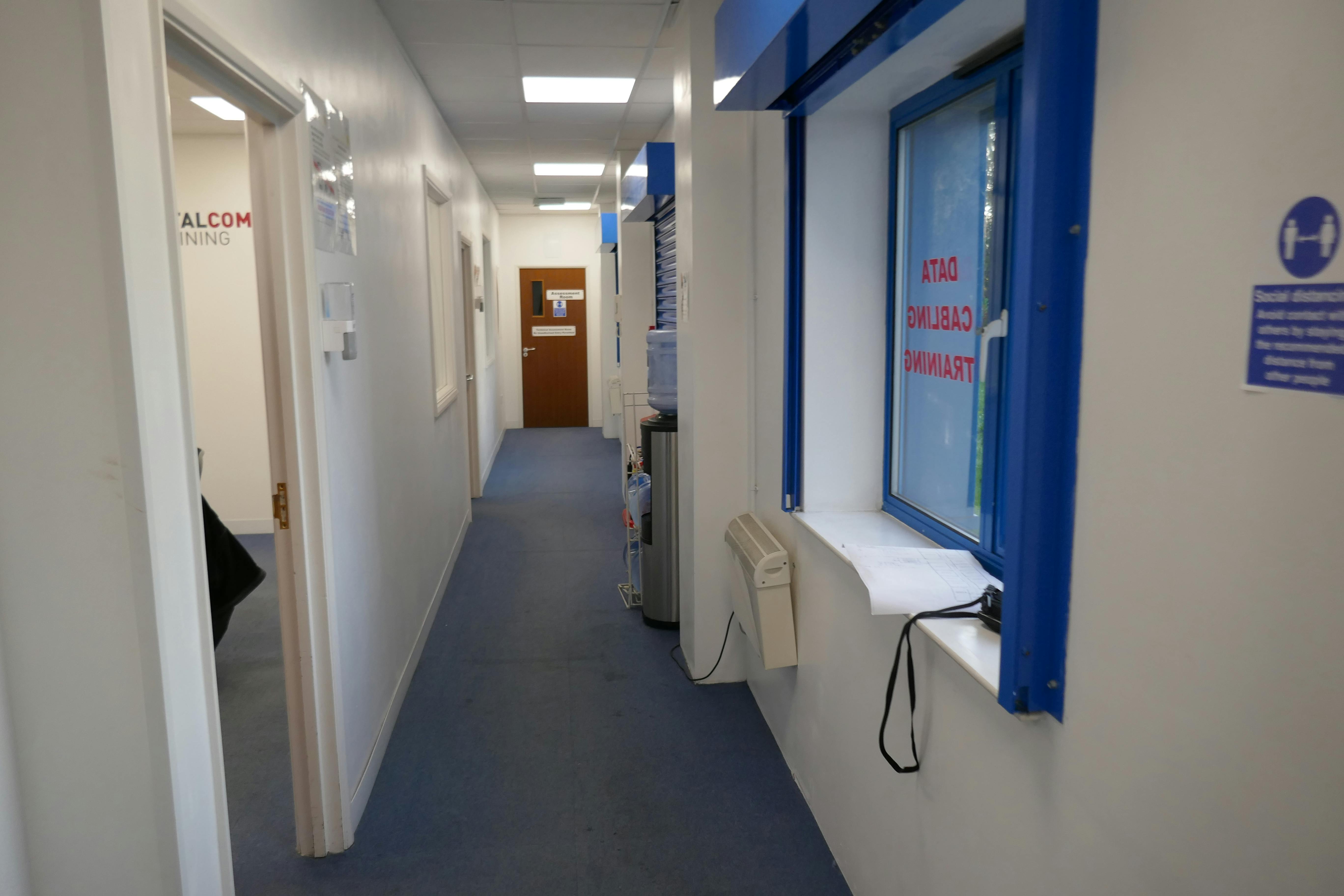 Unit 13, New Horizon Business Cente, Harlow, Offices To Let / For Sale - P1010356.JPG