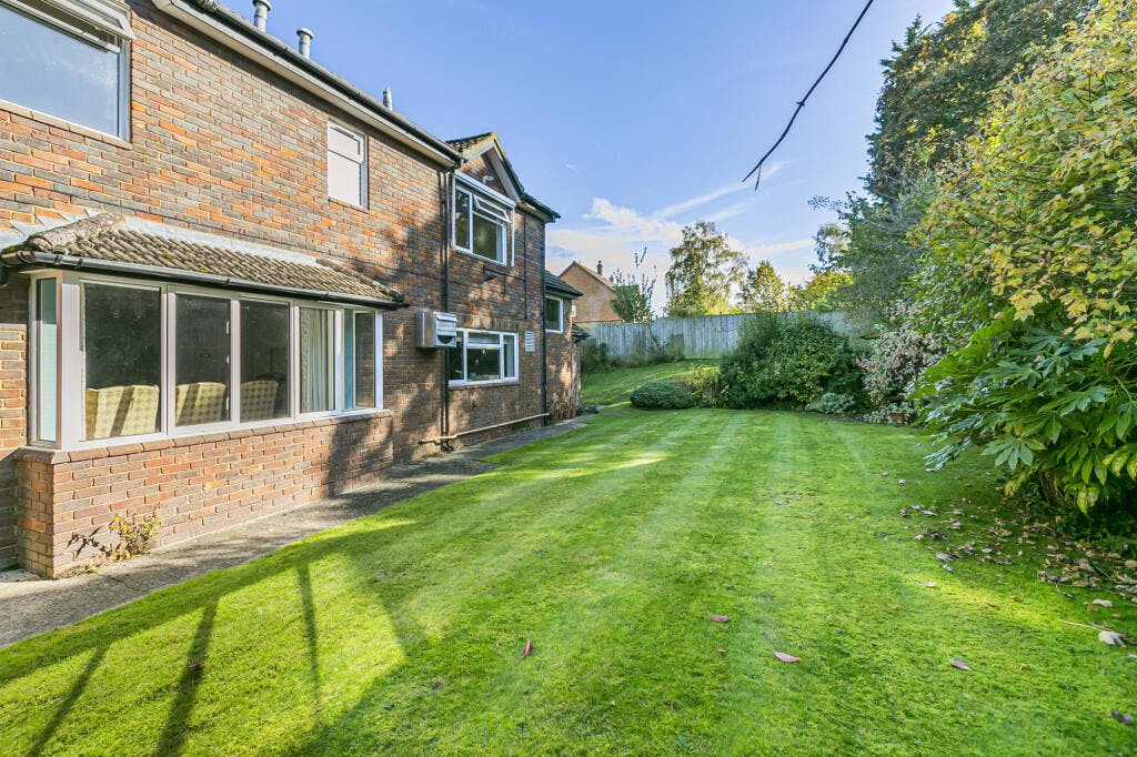 Abbeyfield House, Aylesbury To Let - b3ac8b36cad8fd51897078814fb2f5a2.jpeg