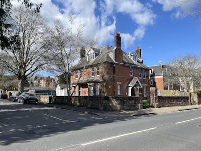 Barnes House, Winchester, Healthcare / Office / Retail For Sale - IMG_3886.JPG