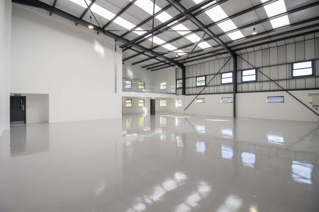 Unit 8 Airlinks Industrial Estate, Heston, Industrial / Warehouse To Let - 3.jpg