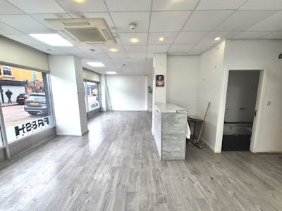 143 Castle Street, Stockport, Retail To Let - 20260309_132815.jpg