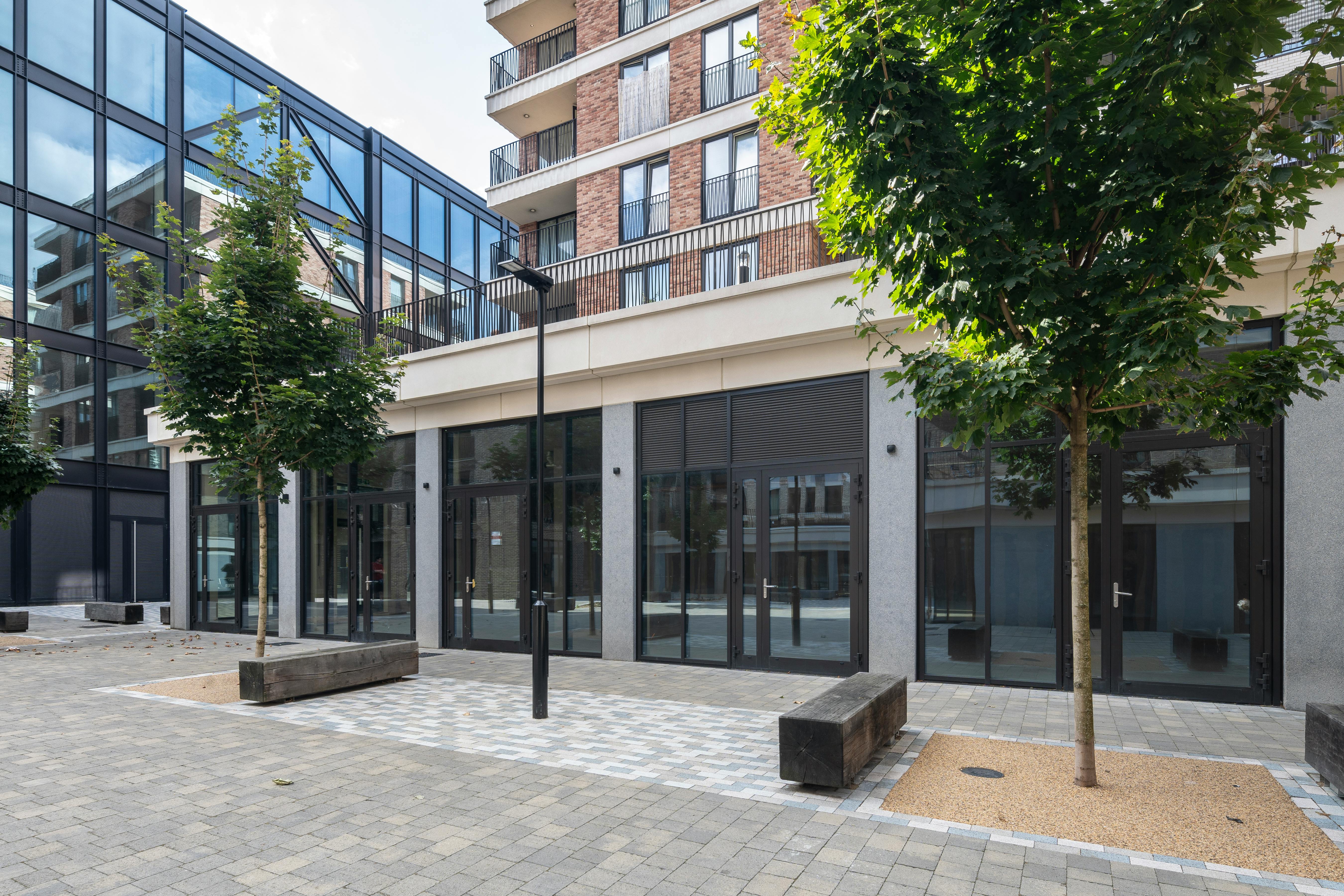 Retail/Shop in London - photo 4