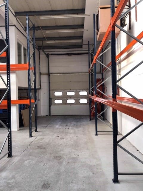 Industrial Unit in Woking - photo 3