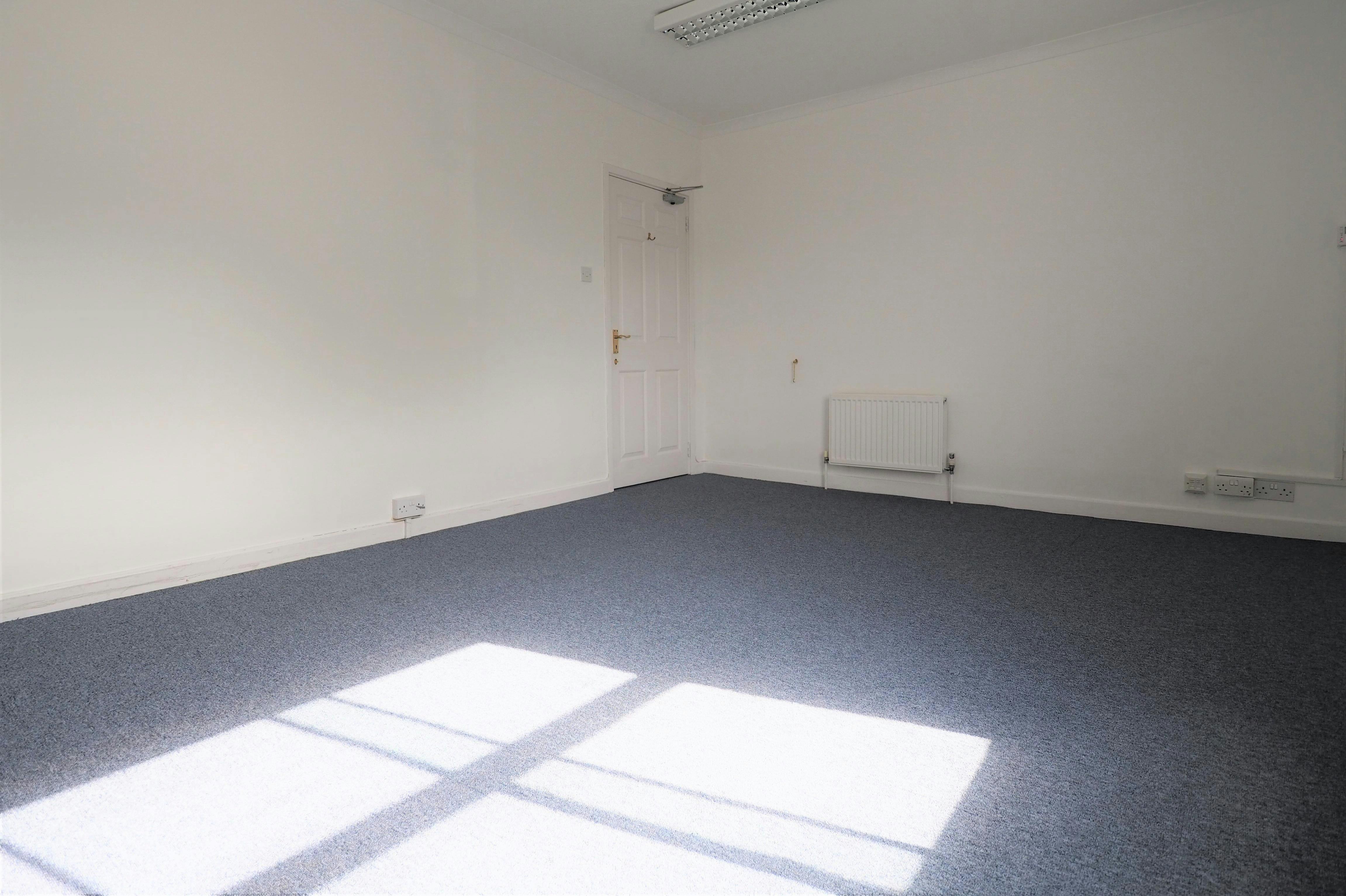 1st Floor, 22 London Road, Horsham, Office To Let - P8280010.JPG