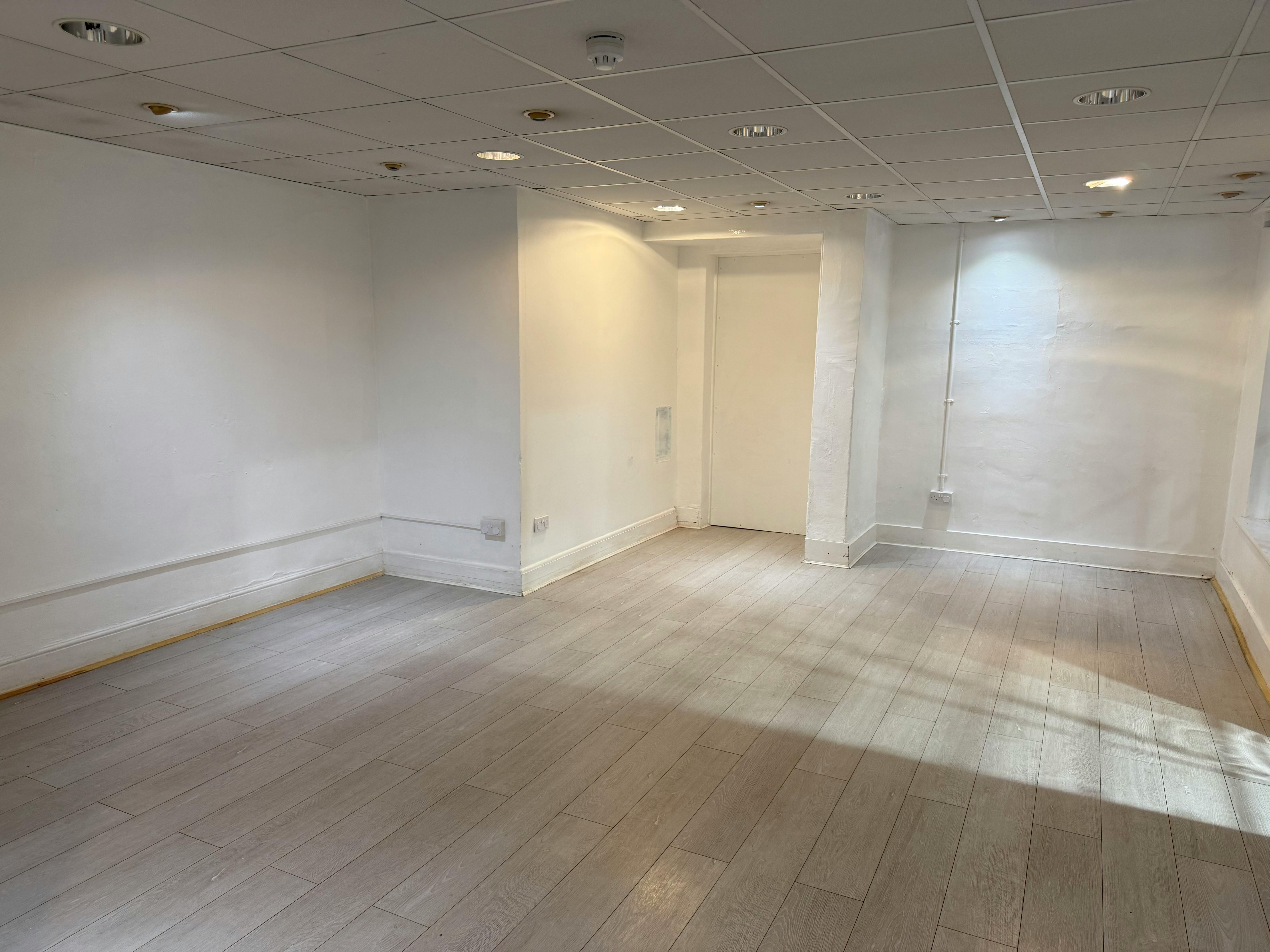 Retail/Shop in Petersfield - photo 3