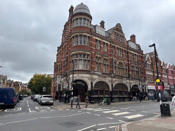 Broadway Parade, London, Investment / Leisure For Sale - 26.jpg