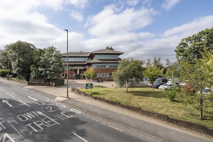 Fairmount House, Leatherhead, Offices To Let - IW180924HW032.jpg