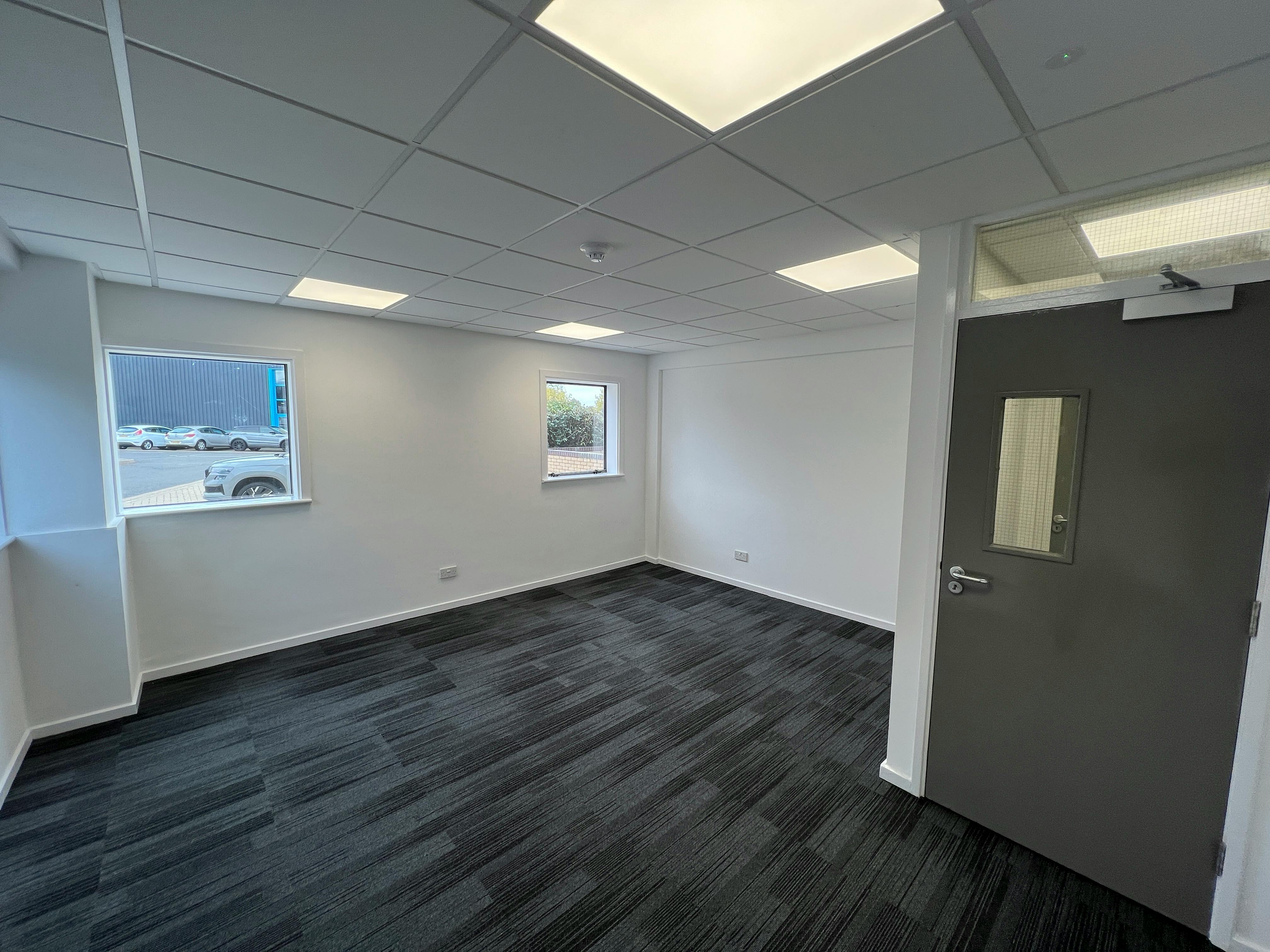 Industrial Unit in Waterlooville - photo 3