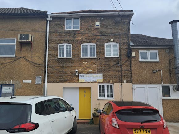8 Freestone Yard, Slough, Industrial / Offices / Other For Sale - 1000001602.jpg