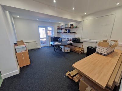 25 London Road, Waterlooville, Leisure / Office / Retail To Let - 20250925_105503.jpg