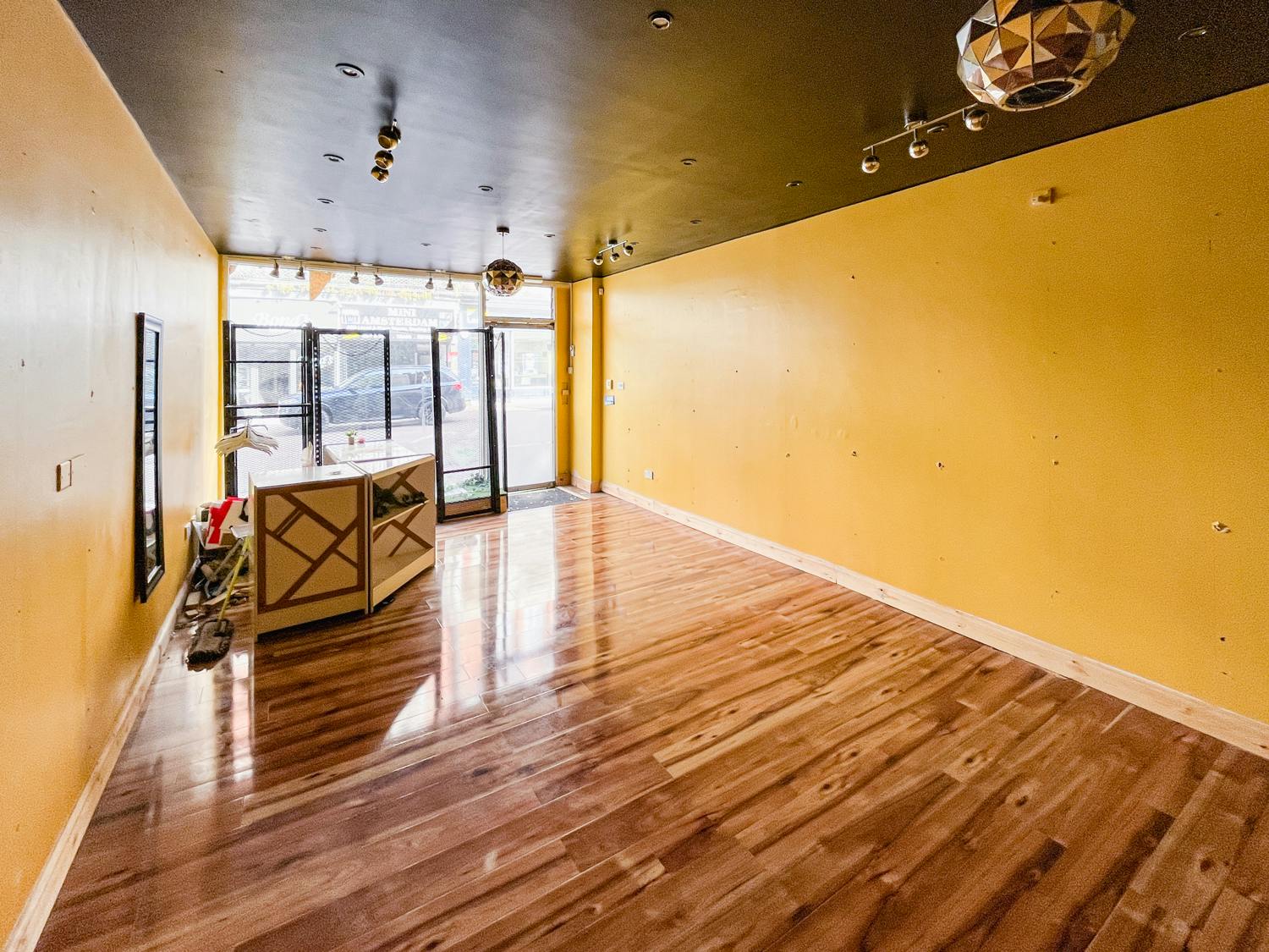 Retail/Shop in Bournemouth - photo 2