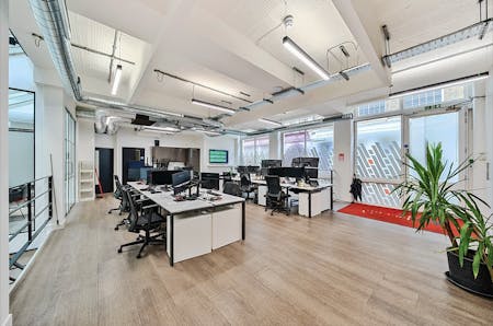 1-6 Newbury Street & 12 Kinghorn Street, London, Office / Showroom For Sale - 20251120_153157000_iOS.jpg