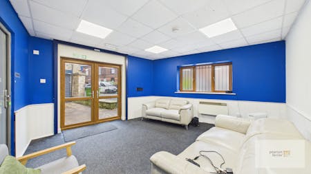 16-20 Heaton Fold, Bury, Office / Warehouse / Workshops To Let - Reception
