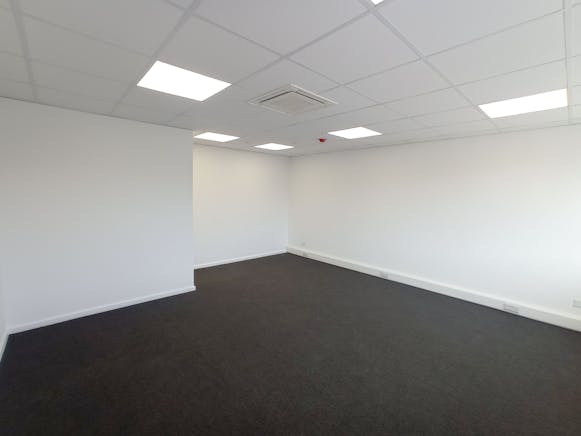 Unit 12, Britannia Industrial Estate, Poyle, Industrial / Warehouse To Let - 4.jpg