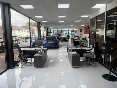 Showroom and garage facility, Kennedy Drive, Eldene,, Swindon, Industrial / Warehouse To Let / For Sale - 33.jpg