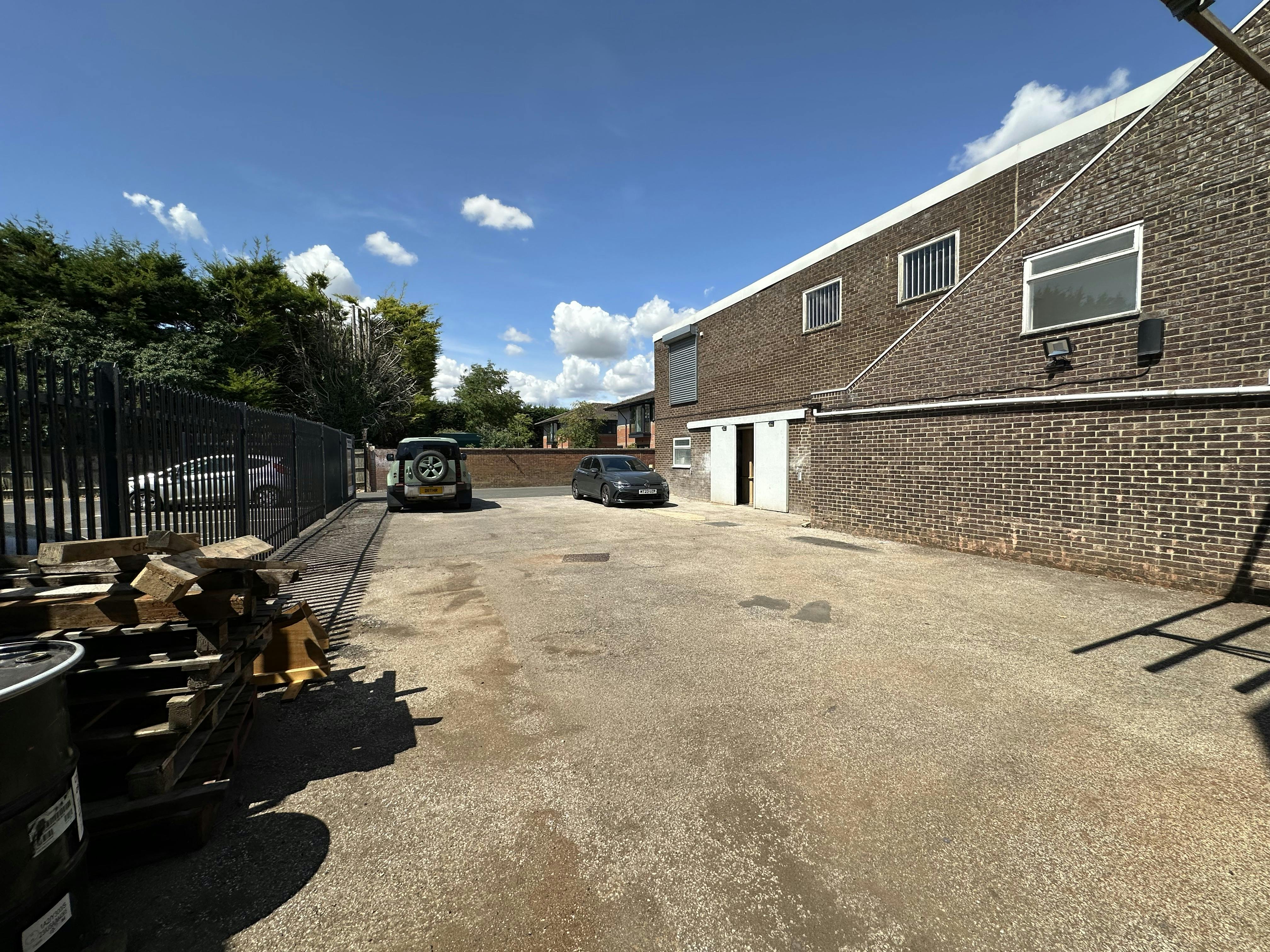 Unit 8, Alexander House, Thame Road, Haddenham, HP17 8BY, Haddenham, Industrial / Office To Let - IMG_1796.jpeg