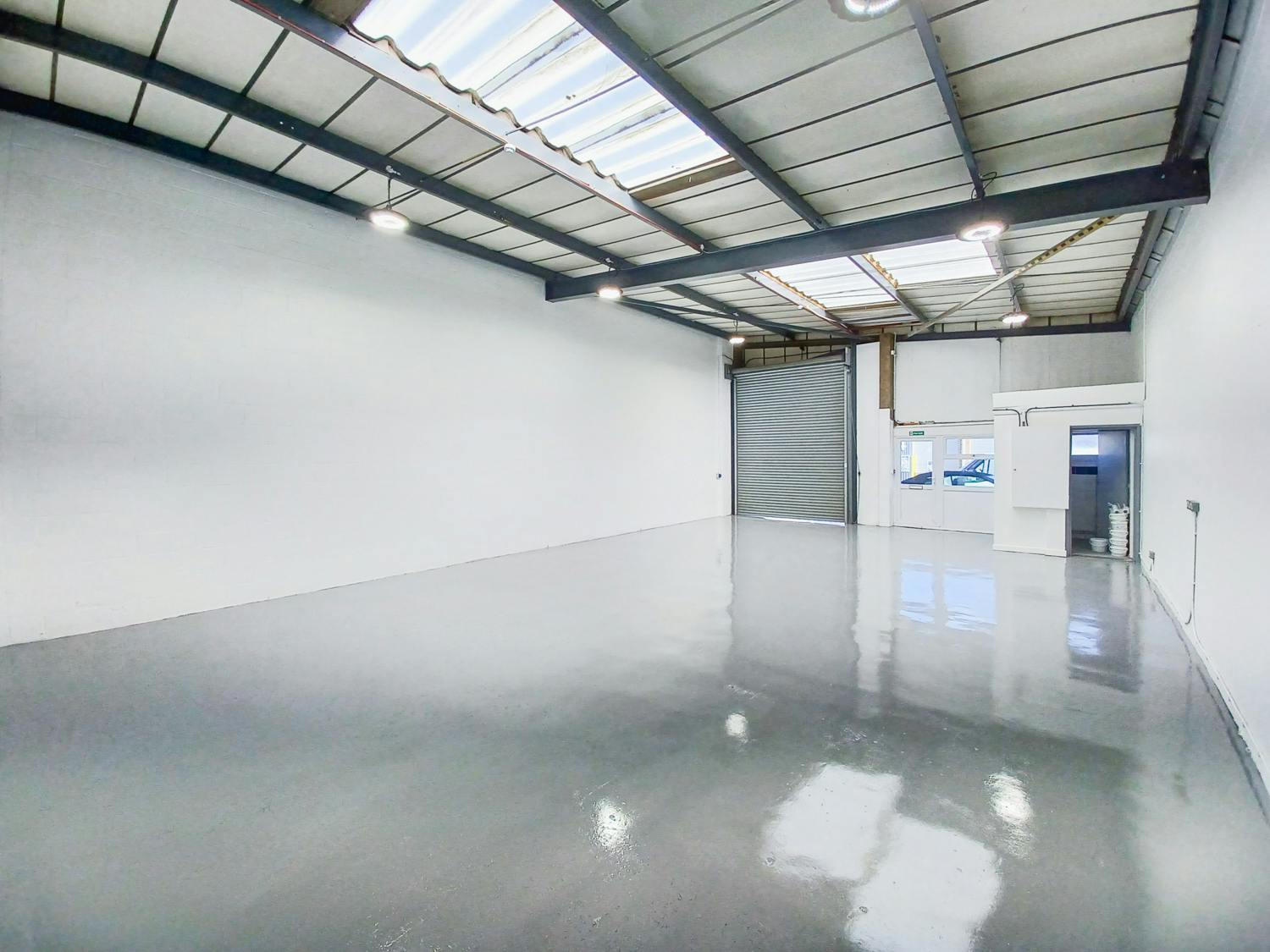 Retail/Shop in Bournemouth - photo 3