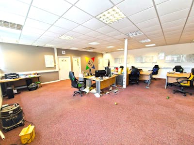 Unit L2, Stockport, Industrial/Logistics / Office To Let - 20241007_142303.jpg