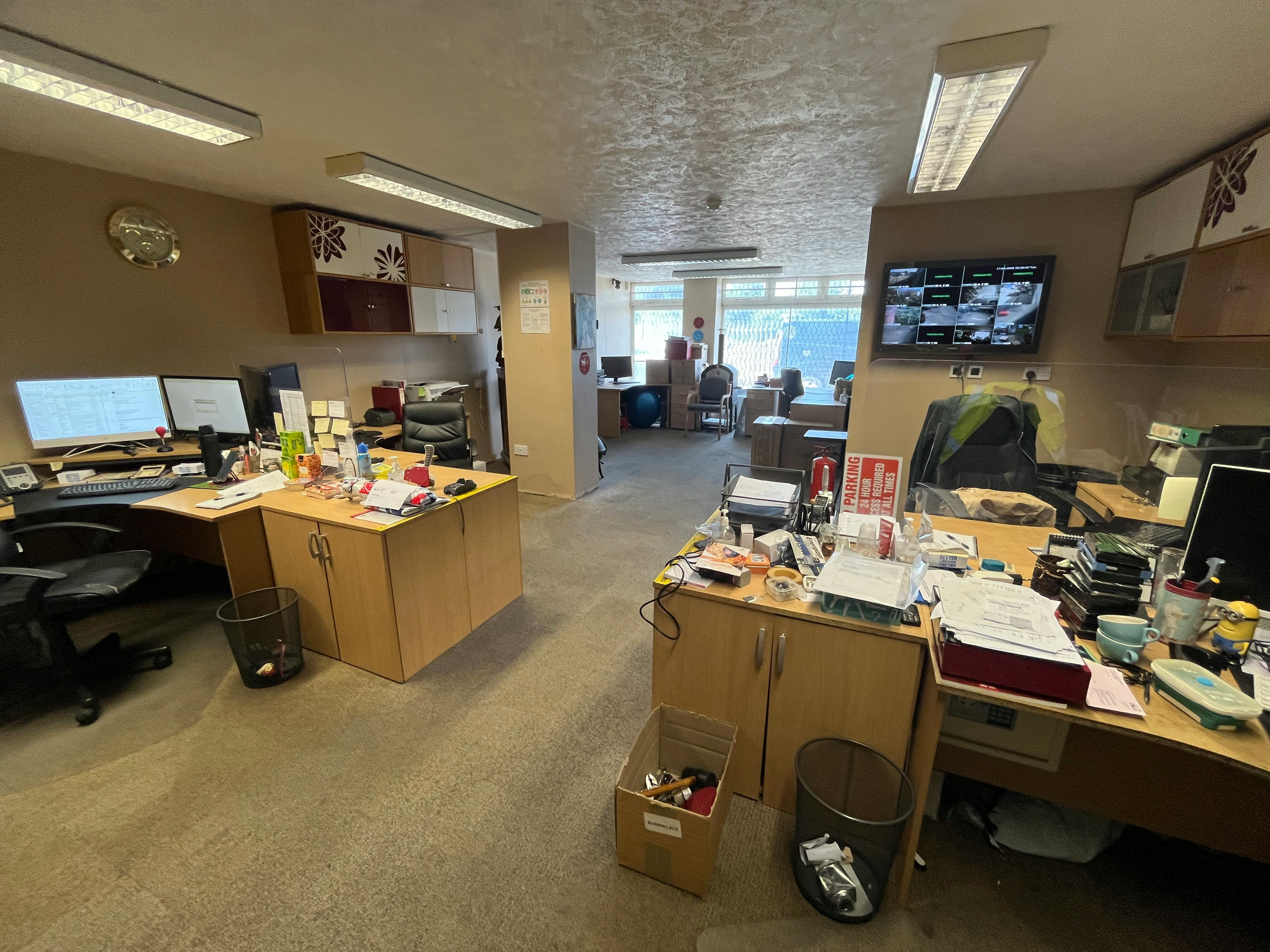 The Warehouse, Aylesbury, Industrial To Let - 20250617_130931155_iOS.jpg