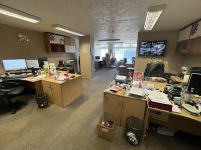 The Warehouse, Aylesbury, Industrial To Let - 20250617_130931155_iOS.jpg