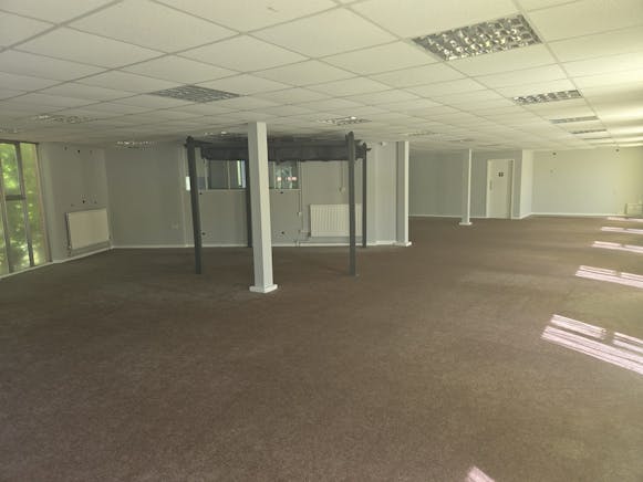 Airbourne Industrial Estate, Leigh-On-Sea, Office To Let - IMG20250613WA0017.jpg