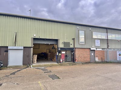 2A Tomo Industrial Estate, Uxbridge, Warehouse To Let - 2A Tomo - Main 3.jpg