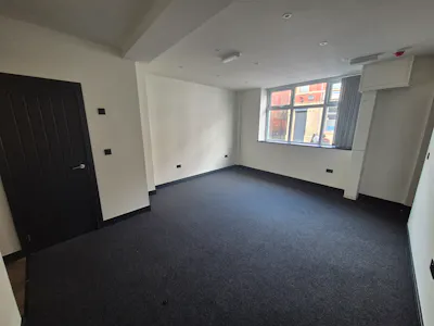 1 Old Street, Ashton-under-Lyne, Office To Let - 20251216_101835.jpg