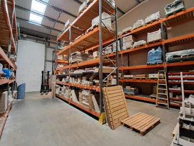 Unit 7, IO Trade Centre, Reading, Industrial/Logistics / Industrial / Storage / Trade Counter / Trade Counter / Showroom / Warehouse / Industrial / Warehouse To Let - 20251118_100627.jpg