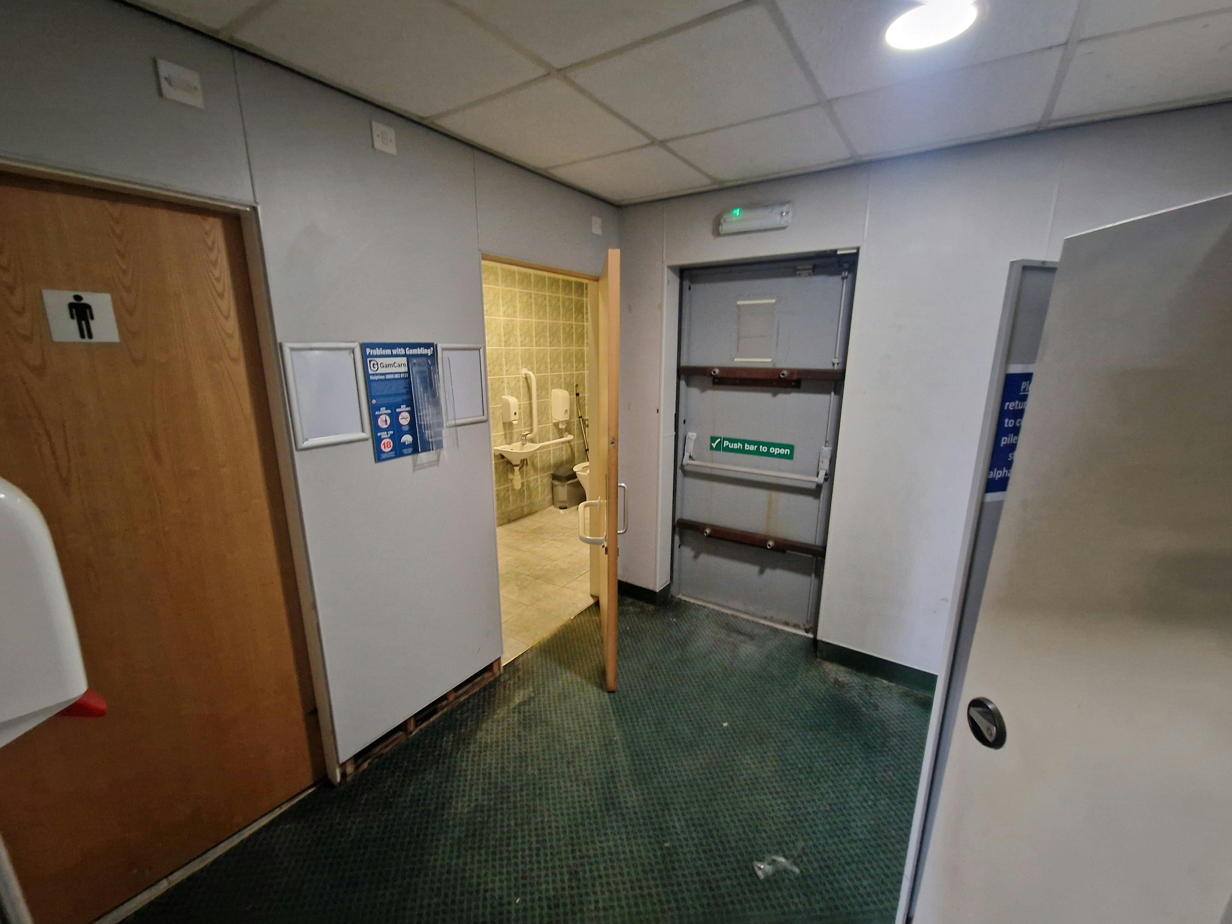 Retail/Shop in Waterlooville - photo 3