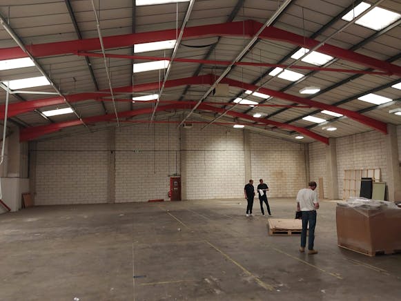 Units 3 & 4, Bracknell Business Centre, Bracknell, Industrial To Let - IMG20250618WA0003.jpg