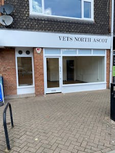 3 Royal Hunt House, Ascot, Retail To Let - Front.jpg